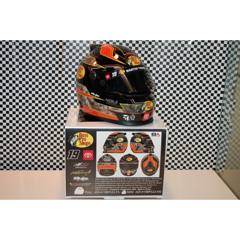 19 Martin Truex Jr, Bass Pro Shops, Casque Grandeur 1/2, 2022